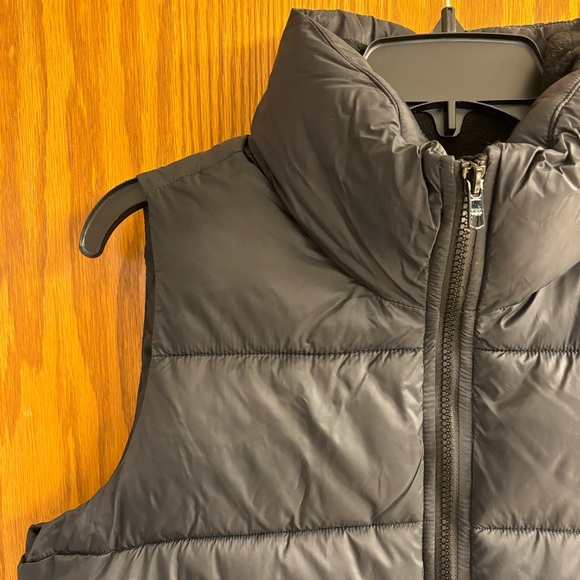 Old Navy Medium Black Puffy Vest - Picture 4 of 11